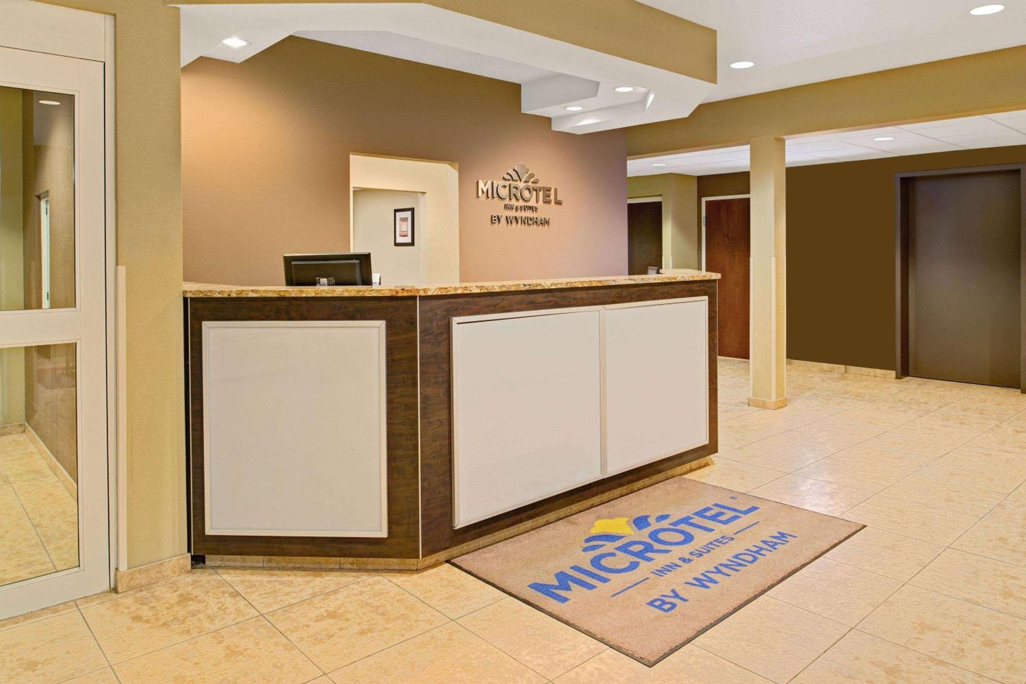 Microtel Inn & Suites By Wyndham Bluffs Council Bluffs Exterior photo