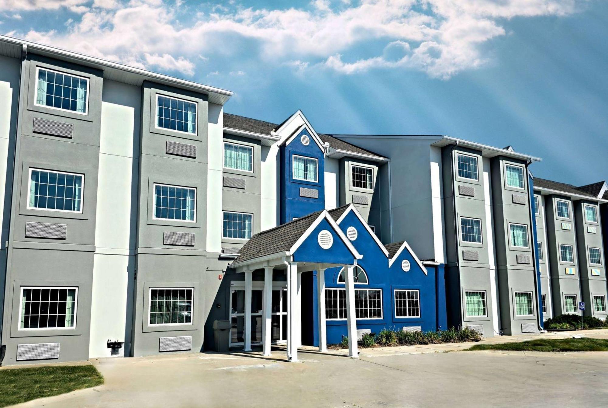Microtel Inn & Suites By Wyndham Bluffs Council Bluffs Exterior photo
